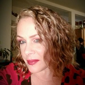 Meet your Posher, Constance